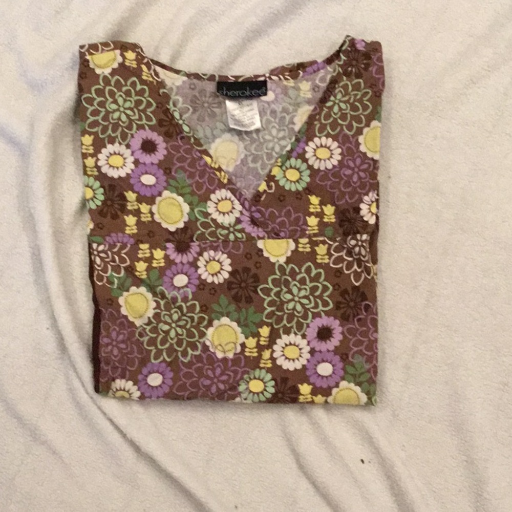 Cherokee scrub top